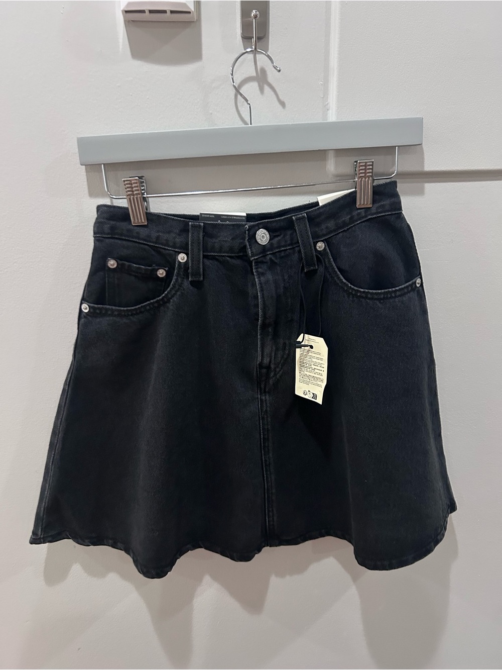 Levi’s Mini Flounce Skirt Premium A Line Black Size 25 Denim A87250003 NWT